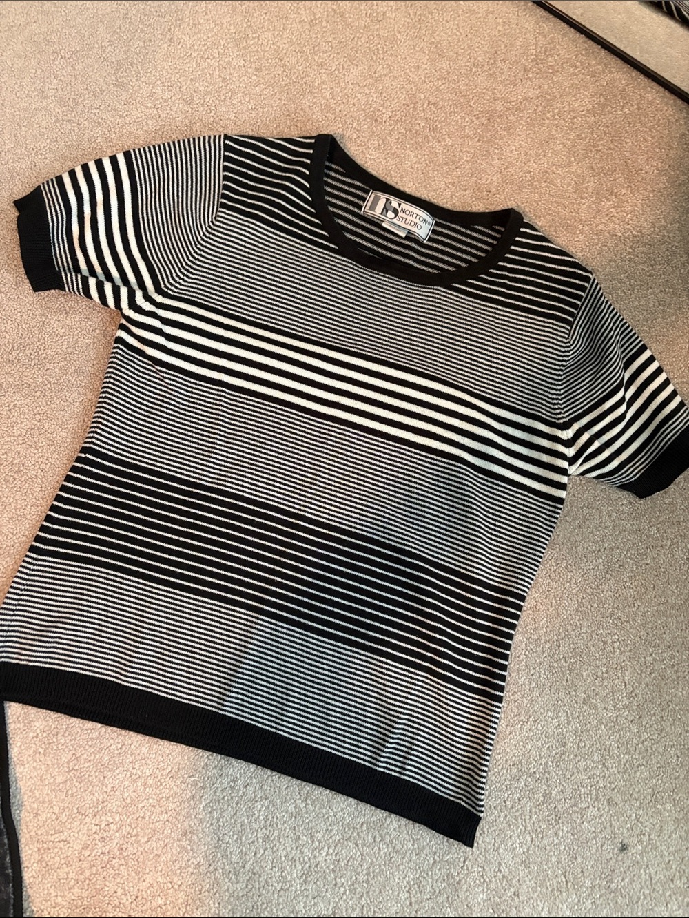 Vintage Black and White Striped Short Sleeve Knit Top